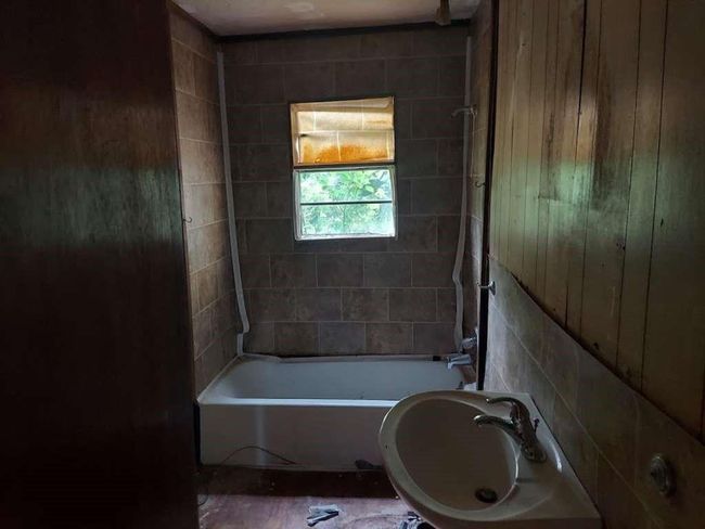 302 Greggory Ln, House other with 4 bedrooms, 2 bathrooms and null parking in Gladewater TX | Image 10