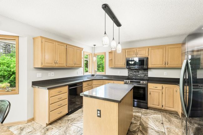 Kitchen w/ Cambria Countertops | Image 7