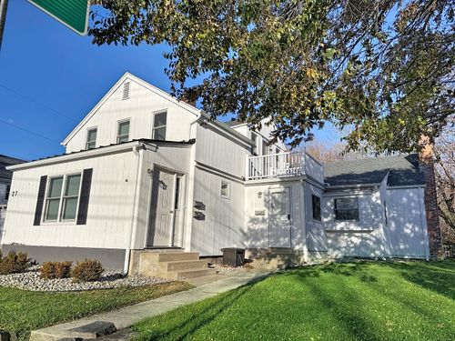 27 Liberty St, Pawcatuck, CT, 06379-1633 | Card Image