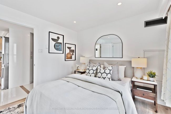 2002 - 99 Harbour Sq, Condo with 2 bedrooms, 2 bathrooms and 1 parking in Toronto ON | Image 24