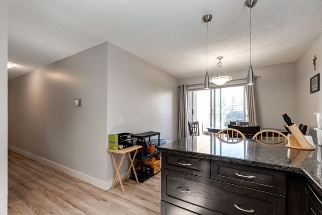 7 - 118 Village Heights Sw, Home with 2 bedrooms, 1 bathrooms and 2 parking in Calgary AB | Image 5