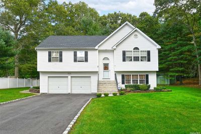 7 Little Treasure Drive, House other with 3 bedrooms, 2 bathrooms and null parking in Medford NY | Image 1