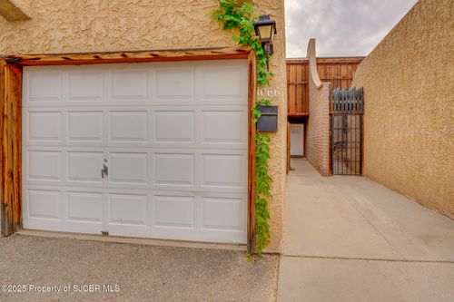 1066 E Navajo St, Farmington, NM, 87401-9188 | Card Image