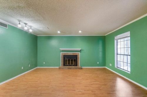 apt-105-2401 Leon St, Austin, TX, 78705-4634 | Card Image