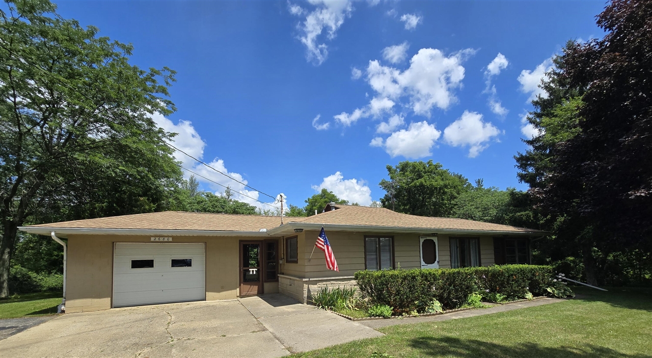Hallett Rd, Hillsdale, MI 49242