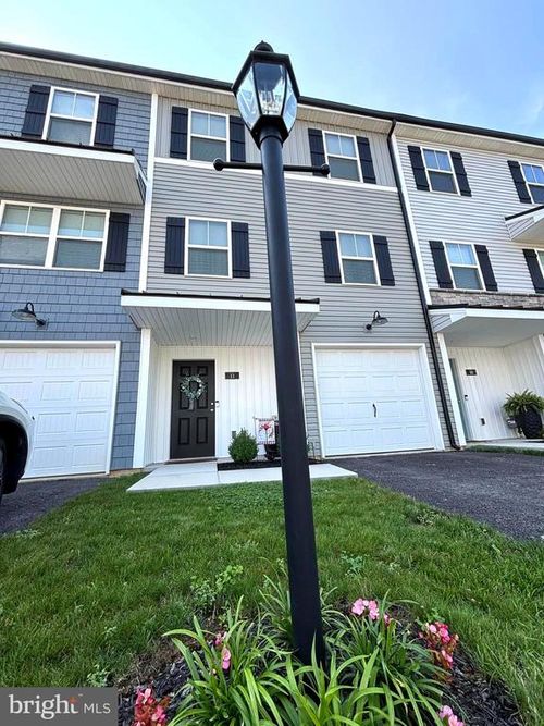 11 Landing Pl, YORK, PA, 17408-6375 | Card Image