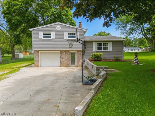 8572 Greenmeadow Ave Nw, Canal Fulton, OH, 44614-8634 | Card Image