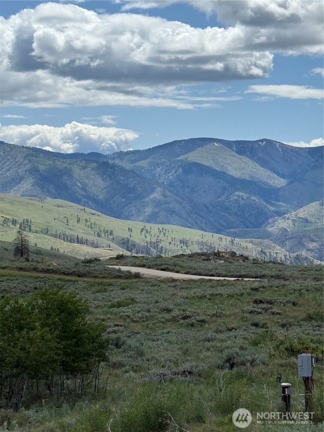 Well head is nearby and accessible. | Image 19