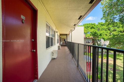 apt-306k-100 Sw 132nd Way, Pembroke Pines, FL, 33027-1670 | Card Image