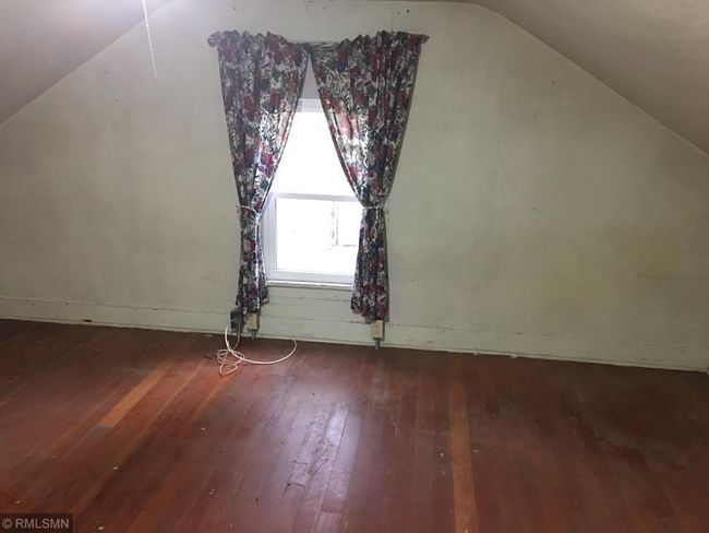 Upper Bathroom | Image 11