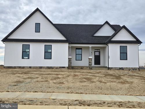 8-121 Eagle Ln, HANOVER, PA, 17331-8082 | Card Image