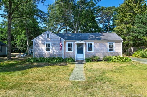 7 Freeman St, Bourne, MA, 02532-3605 | Card Image