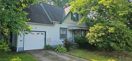 429 8th St, Struthers, OH, 44471-1007 | Card Image