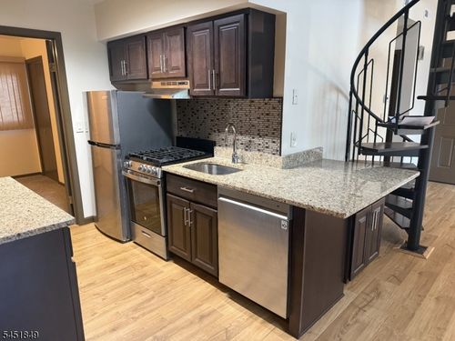 8-11 Great Gorge Dr, Vernon, NJ, 07462-5542 | Card Image