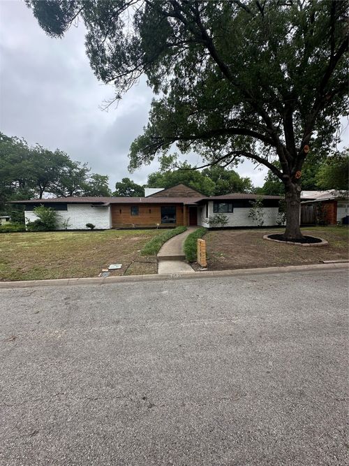7601 Kevin Dr, Richland Hills, TX, 76118-5948 | Card Image