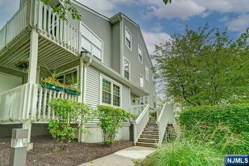 7 Fox Run Dr, Englewood, NJ, 07631-5052 | Card Image