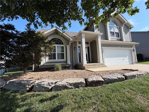 908 Se 15th St, Lee's Summit, MO, 64081-2182 | Card Image
