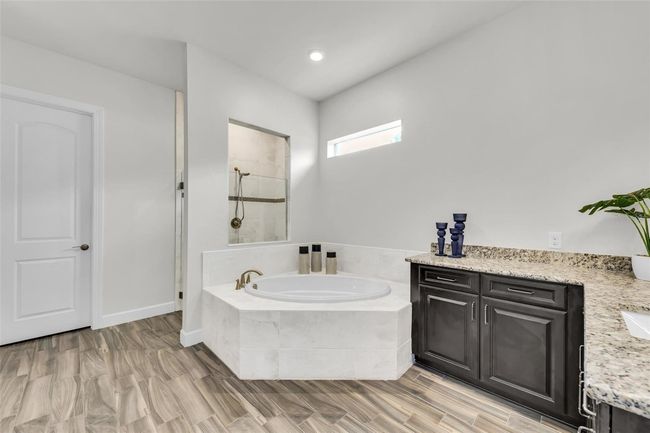 ensuit bathtub | Image 41