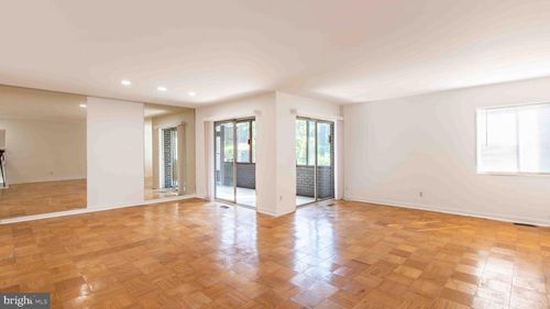 2-29 Stonehenge Cir, BALTIMORE, MD, 21208-3248 | Card Image
