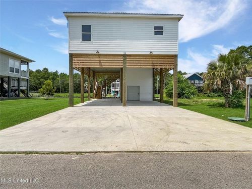 56 Good St, Bay St. Louis, MS, 39520-8970 | Card Image