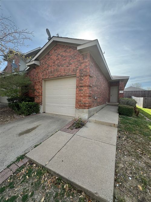 2146 Stonebrook Ln, Mesquite, TX, 75181-5104 | Card Image