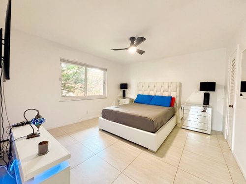 216f-136 Ne 19th Ct, Wilton Manors, FL, 33305-1073 | Card Image