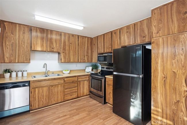5 - 23300 Orange, Condo with 2 bedrooms, 1 bathrooms and null parking in Lake Forest CA | Image 8