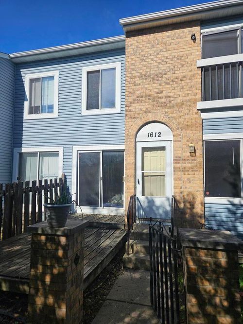 1612 Islandview Ct, Hoffman Estates, IL, 60169-2516 | Card Image