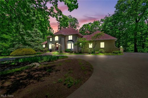 9155 Woods Way Dr, Kirtland, OH, 44094-9370 | Card Image