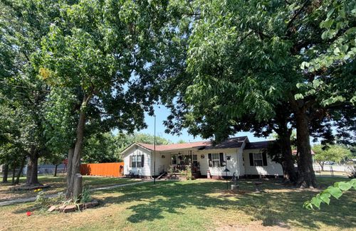 300 Mcbee St, Commerce, OK, 74339-2932 | Card Image
