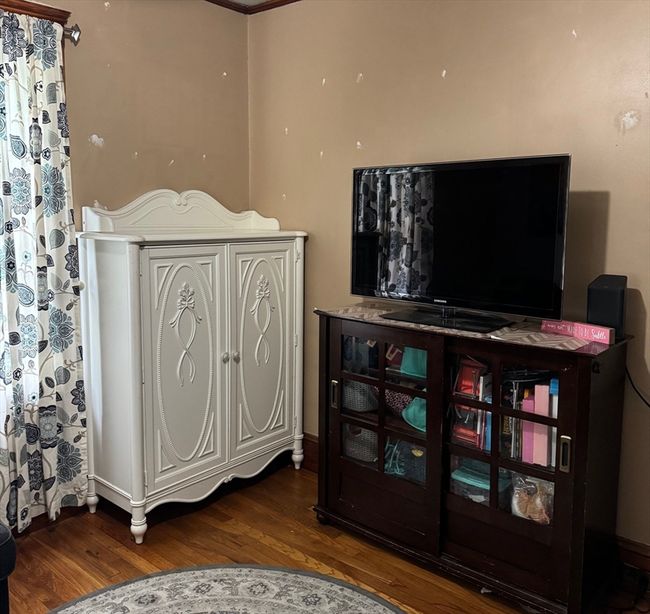 194 Fells Ave, House other with 3 bedrooms, 1 bathrooms and 4 parking in Medford MA | Image 12