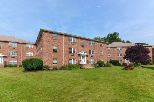 9-4 Colonial Village Dr, Arlington, MA, 02474-3919 | Card Image