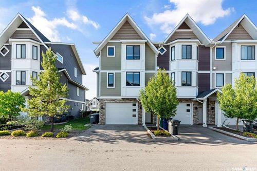 218-3220 11th St W, Saskatoon, SK, S7M5M4 | Card Image