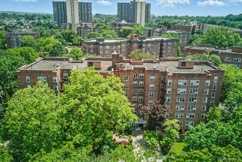 4d-209-80 18th Ave, Bayside, NY, 11360-1424 | Card Image