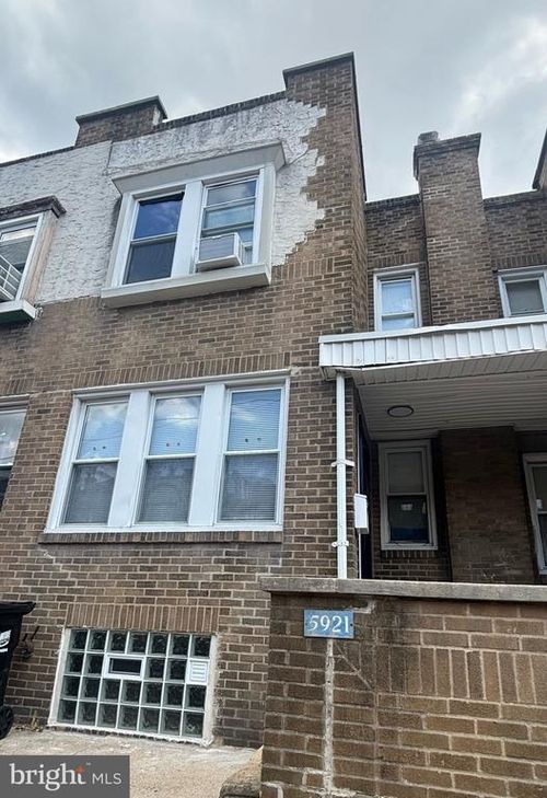 5921 N Lawrence St, PHILADELPHIA, PA, 19120-1828 | Card Image