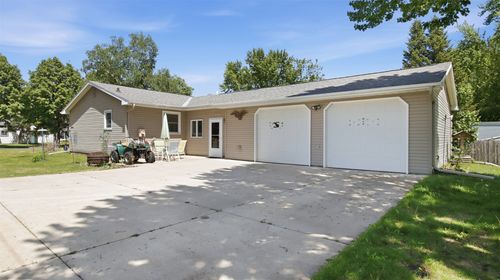 3201 Lotus St, Eau Claire, WI, 54703-0437 | Card Image