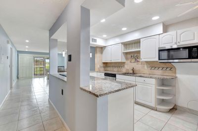 C - 13755 Flora Place, Condo with 2 bedrooms, 2 bathrooms and null parking in Delray Beach FL | Image 3