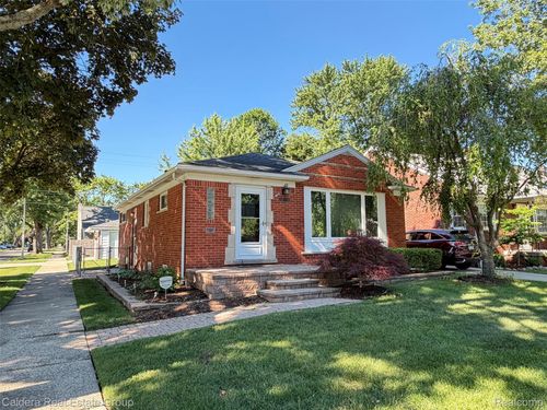 20950 Country Club Dr, Harper Woods, MI, 48225-1608 | Card Image