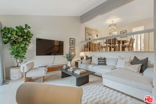 6211 Nita Ave, Woodland Hills, CA, 91367-3314 | Card Image