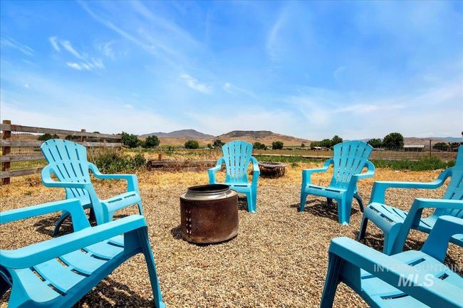 378 E Black Canyon Hwy, House other with 5 bedrooms, 2 bathrooms and null parking in Emmett ID | Image 4