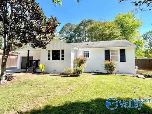 318 Graycroft Dr Sw, Huntsville, AL, 35802-1747 | Card Image