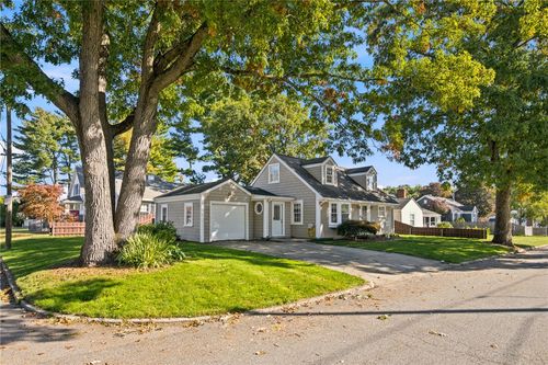 100 Eaton St, Pawtucket, RI, 02861-3616 | Card Image