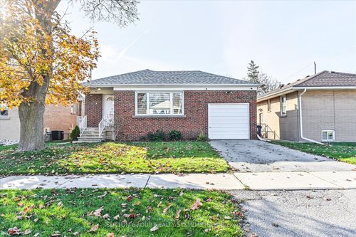 4 Cranston Rd, Etobicoke, ON, M9B3X8 | Card Image