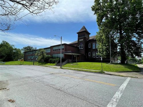 121 W Elm St, Alton, IL, 62002-5122 | Card Image