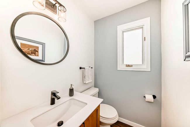 207 Coachway Rd Sw, House other with 3 bedrooms, 3 bathrooms and 2 parking in Calgary AB | Image 21