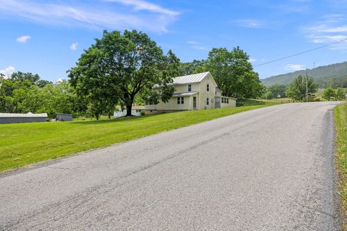 6596 Mayberry Rd, SINGERS GLEN, VA, 22850-2311 | Card Image