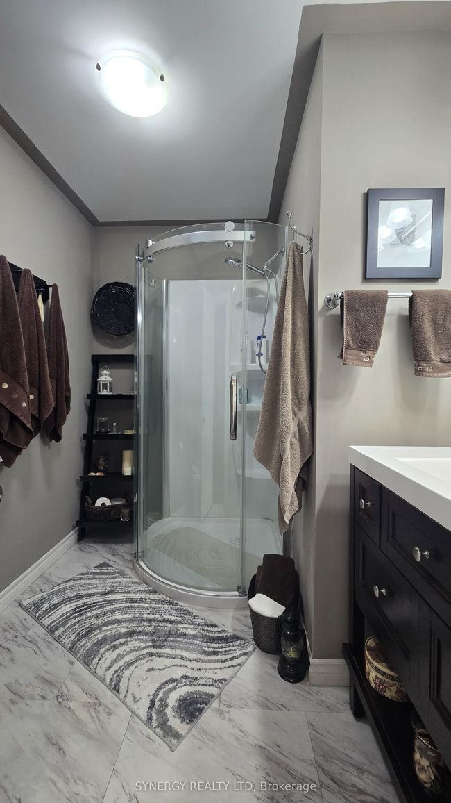 7953 Railroad Line, House other with 3 bedrooms, 2 bathrooms and 6 parking in Alvinston ON | Image 20