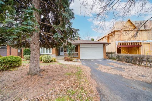 268 Mineola Rd E, Mississauga, ON, L5G2G3 | Card Image