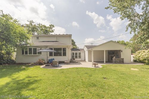 17426 Locherbie Ave, Beverly Hills, MI, 48025-4157 | Card Image
