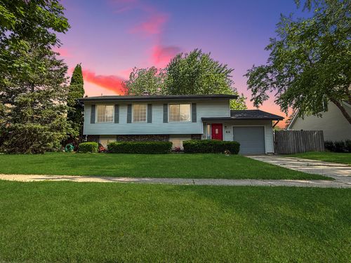 826 Dartmoor Dr, Crystal Lake, IL, 60014-8443 | Card Image